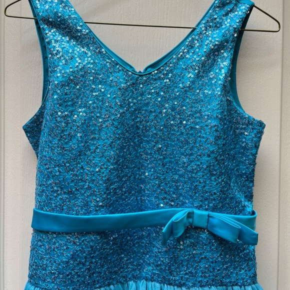Girl’s Sequinned Party Dress - like new - Picture 2 of 6
